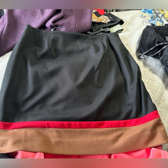Black with red and brown accent skirt - Picture 3 of 3